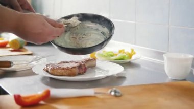 Şef et plaka restoran olarak hizmet vermektedir