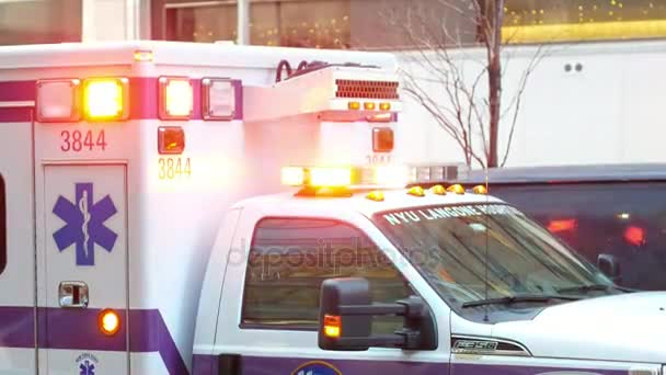 NEW YORK, USA - DECEMBER, 2017: FDNY ambulance - emergency wagon in Manhattan — Stock Video