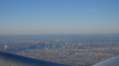 Manhattan'ın görünümünden yolcu uçağı