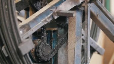 Eski cam elyaf takviye üretmek için döndürülmüş mekanizması çizik