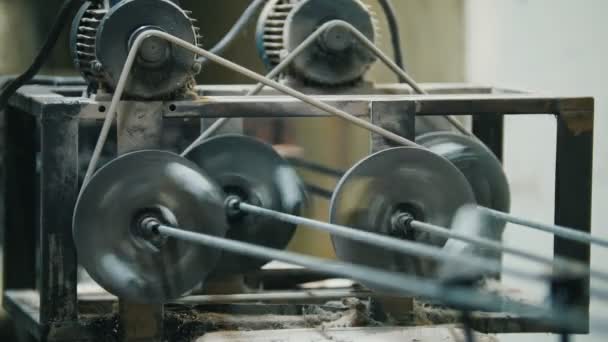 Mekanisme kerja - memproduksi penguatan fiberglass untuk konstruksi — Stok Video