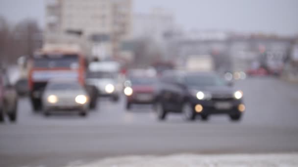Ruch samochodów na autostradzie - de-koncentruje strzał — Wideo stockowe