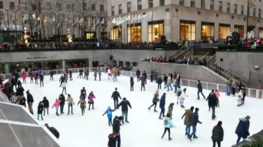 New York City, Amerika Birleşik Devletleri Aralık 2017: Rockefeller Center buz pateni - Noel dekorasyon