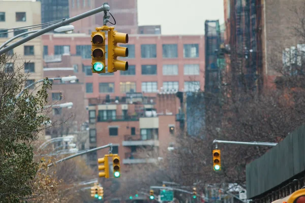 Un montón de semáforos en la calle de Nueva York — Foto de Stock