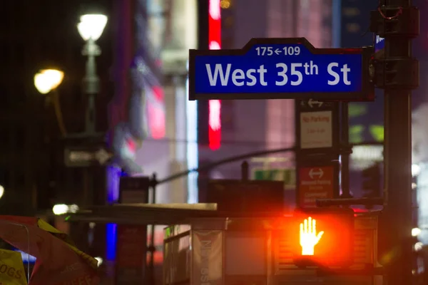 NUEVA YORK, EE.UU. - DICIEMBRE DE 2017: Señal de calle - West 35th Street - Manhattan — Foto de Stock