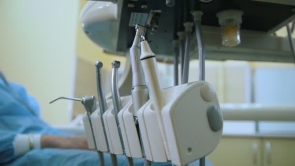 Стоматологический инструмент и процедура — стоковое видео