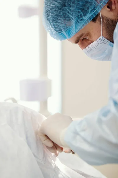 Doctor surgeon during stomatology surgery in dentistry room — Stock Photo, Image