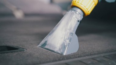 -Araç gardırop elektrikli süpürge ile temizlik kapat