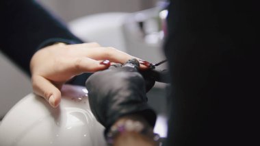 Çivi - Güzellik Salonu profesyonel manikür parlatma