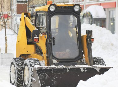 Buldozer şehir ile yoldan kar temizleme