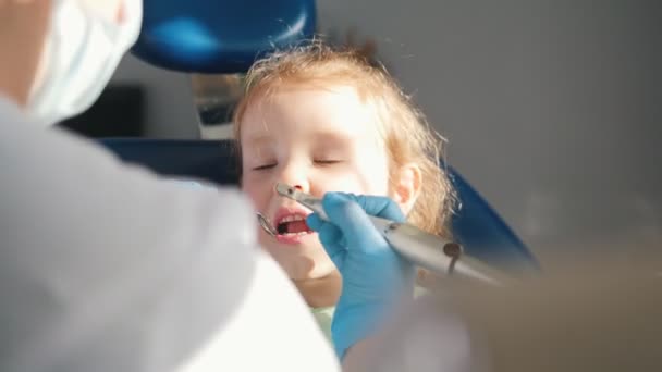 Little child in stomatology chair - close up — Stock Video