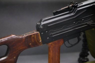 Otomatik silah - Kalaşnikof saldırı tüfeği - görünümü kapatın