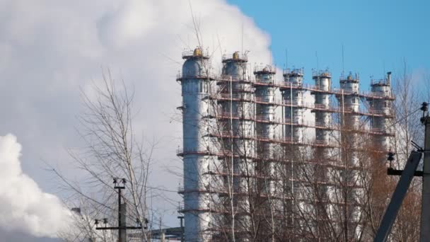 Industriële landschap, tanks van de elektriciteitscentrale — Stockvideo