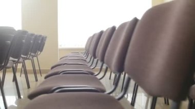 Satır koltukları, konferans odasında