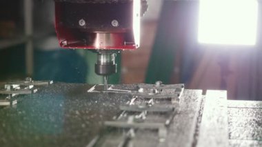CNC freze veya sondaj makinesi