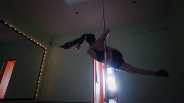 Woman full length view exercising with pole in a stidio — Stock Video