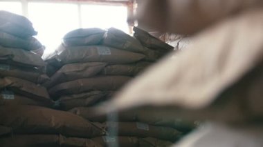 Elinde çanta makarna Fabrikası'nda büyük depo