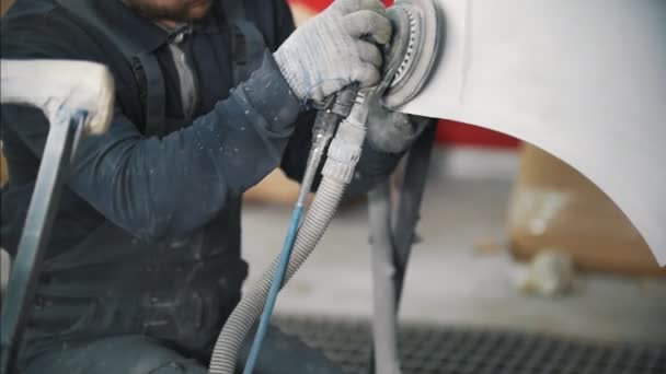 Processo de polimento de carro em uma instalação de lavagem de carro — Vídeo de Stock