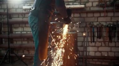 Araçlarla parıldıyor - metal taşlama Atölyesi kurma