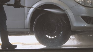 Su hortumu araba Salonu'nun yıkama işçi