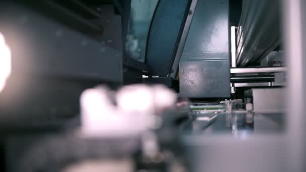 Equipo de impresión de prensa de producción en tipografía — Vídeo de stock