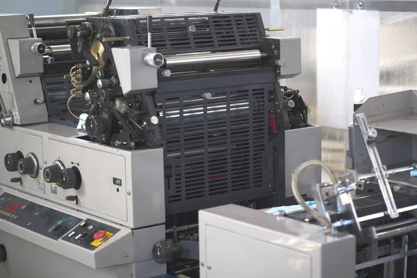 Polygraphische Maschine in einer modernen Druckerei — Stockfoto
