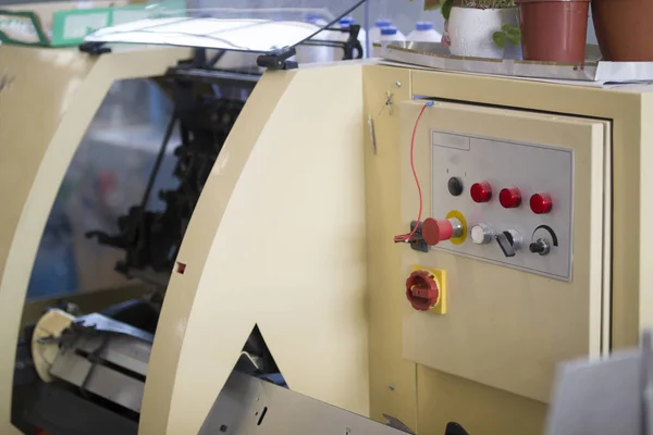 Painel de controle da máquina de impressão com botões na fábrica de impressão — Fotografia de Stock