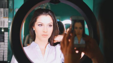 Eller güzel smartphone çekim model parlak makyaj ile