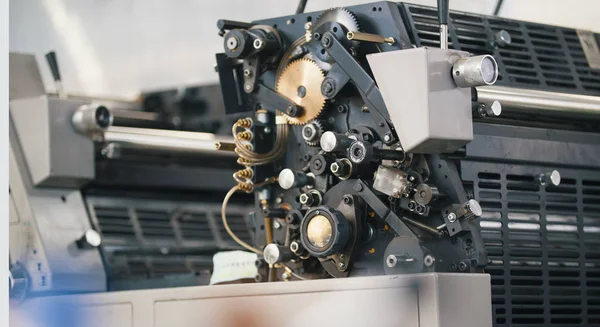 현대 인쇄 기계는 인쇄 집에 — 스톡 사진