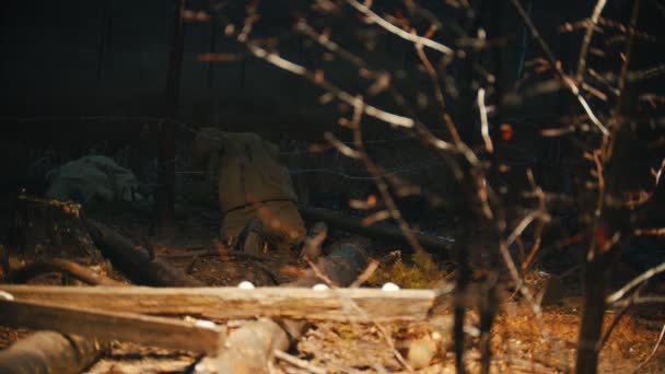 Dead soldier lying on the iron wire near the residential building - a woman walking by — Stock Video