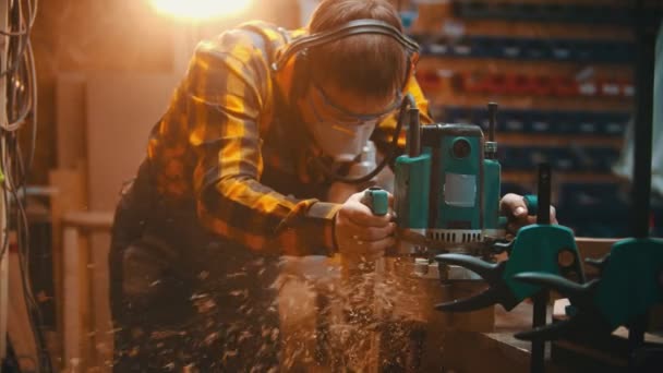 Carpentry indoors - a man woodworker polishes the sides of a wooden detail — Stock Video