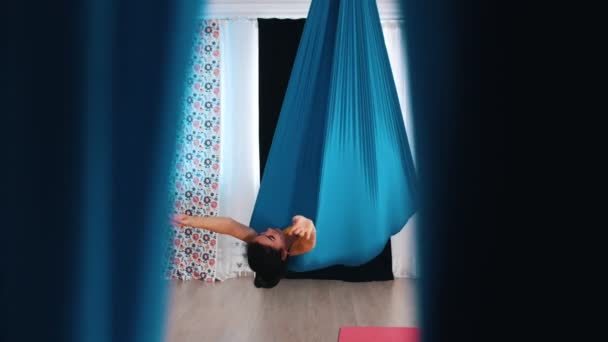 Aerial yoga - Two women lying straight in the hammock — Stock Video