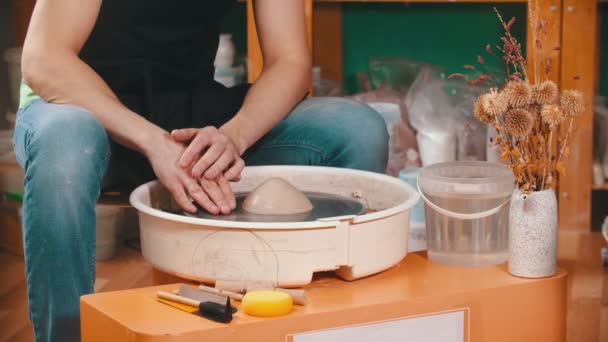 Pottery - the master turned on the potters wheel and is watching the clay — Stock Video