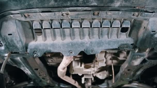 Ein Auto im Autoreparaturservice — Stockvideo