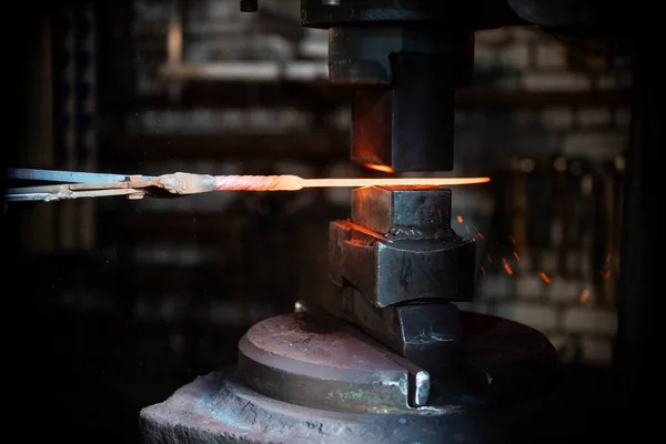 Forging a knife out of the hot red metal — Stock Photo, Image
