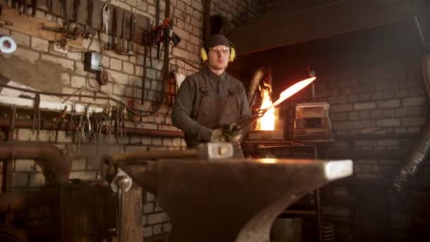 A man blacksmith heating the knife and forming it in right shape — Stock Video