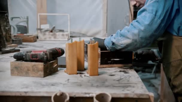 Concrete industry - worker making a souvenir statue using concrete and glass — Stock video