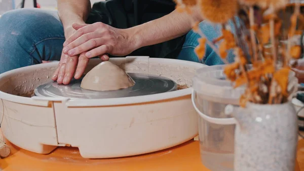 Pottery - the master is putting a piece of clay on the potters wheel — Stock Photo, Image