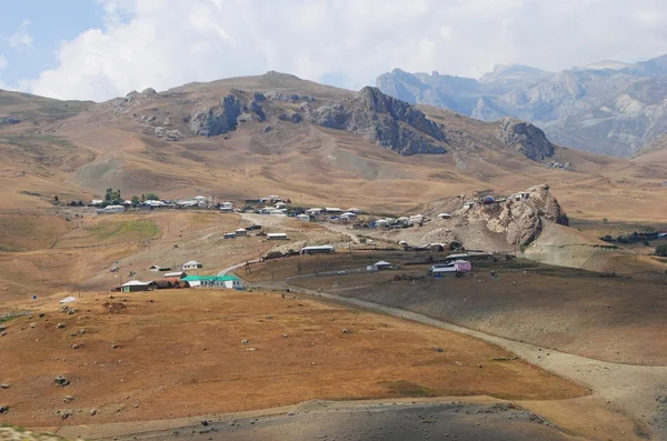 Aldeia montanhosa de Cek no Azerbaijão . — Fotografia de Stock