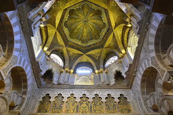 Soffitto sopra il mihrab a Mezquita di Cordova . — Foto Stock