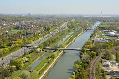 Oberhausen, Almanya 'da Rhein-Herne-Kanal' a bakın.