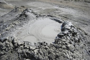 Gobustan, Azerbaycan 'daki çamur volkanı.