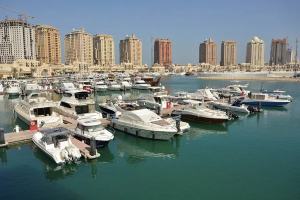 Doha, Katar liman görünümünde. — Stok fotoğraf