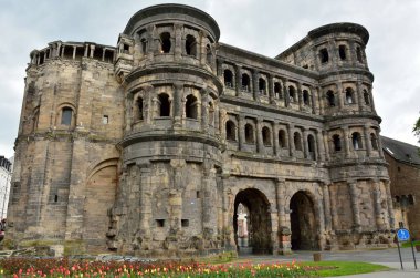 Porta Nigra kent kapısı Trier, Almanya.
