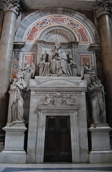 St Peters-bazilika a Vatikán belső. — Stock Fotó