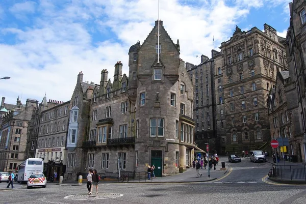 Market St in Edinburgh. — Stock Photo, Image