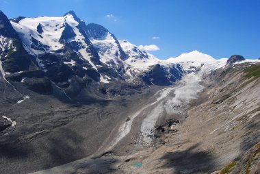 Grossglockner 3798 m, Johannisberg 3453m ve Hohe Riffl 3398 m .