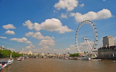 Thames Nehri sahildeki London Eye