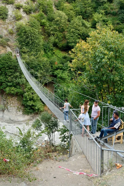 Puente colgante cerca de Lahic, Azerbaiyán — Foto de Stock