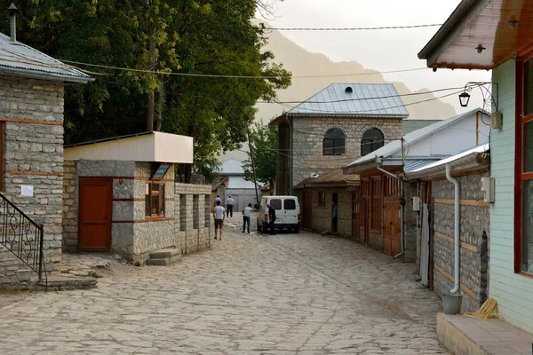 Huseynov calle, la calle principal de Lahic pueblo montañoso de Azerbaiyán — Foto de Stock